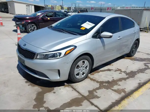 3KPFK4A74HE109037 2017 KIA FORTE - Image 2