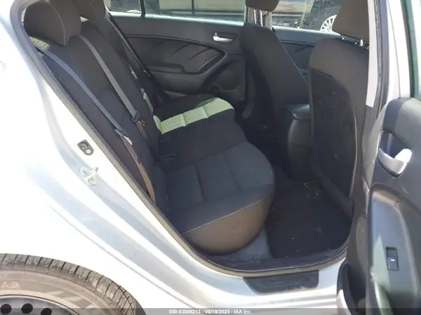 3KPFK4A74HE109037 2017 KIA FORTE - Image 8
