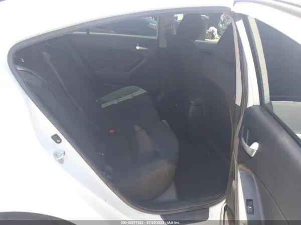 3KPFK4A74HE109362 2017 KIA FORTE - Image 8