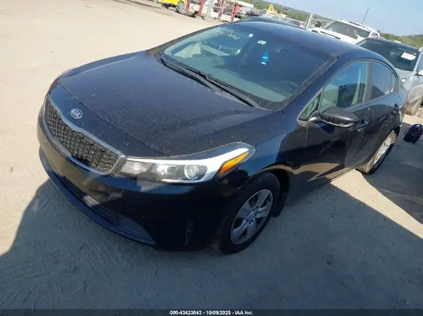 3KPFK4A74HE109698 2017 KIA FORTE - Image 2