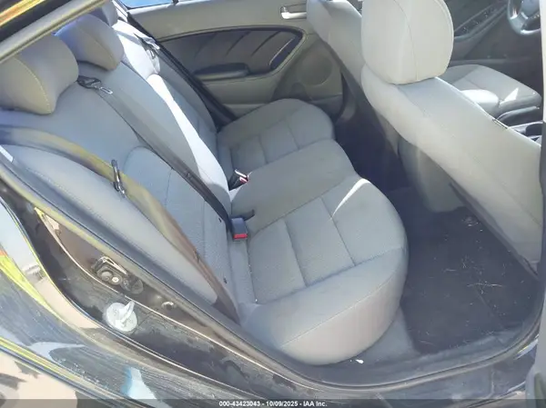 3KPFK4A74HE109698 2017 KIA FORTE - Image 8