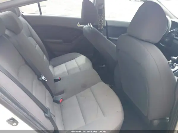 3KPFK4A74HE110852 2017 KIA FORTE - Image 8