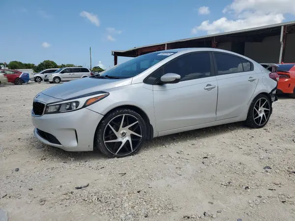 3KPFK4A74HE111080 2017 KIA FORTE - Image 1