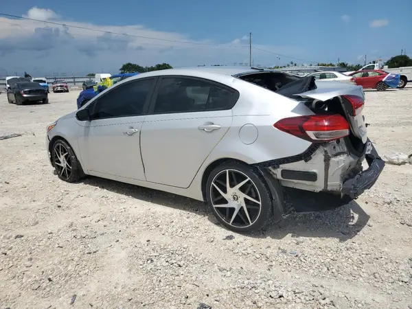 3KPFK4A74HE111080 2017 KIA FORTE - Image 2