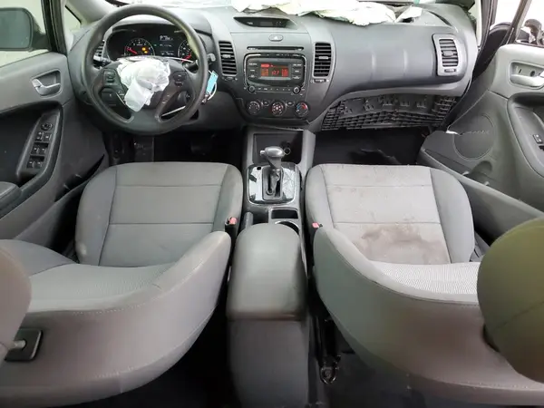 3KPFK4A74HE111242 2017 KIA FORTE - Image 8