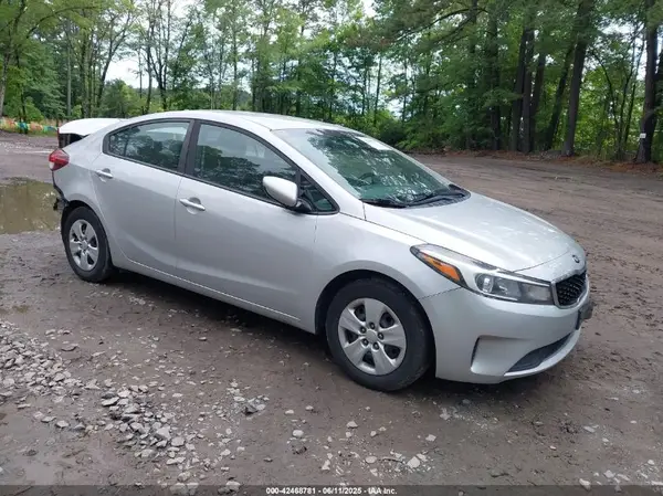 3KPFK4A74HE115677 2017 KIA FORTE - Image 1