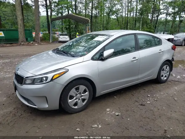 3KPFK4A74HE115677 2017 KIA FORTE - Image 2