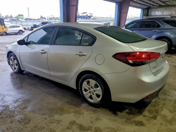 3KPFK4A74HE117378 2017 KIA FORTE - Image 2