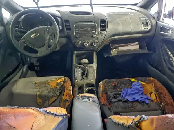 3KPFK4A74HE117378 2017 KIA FORTE - Image 8