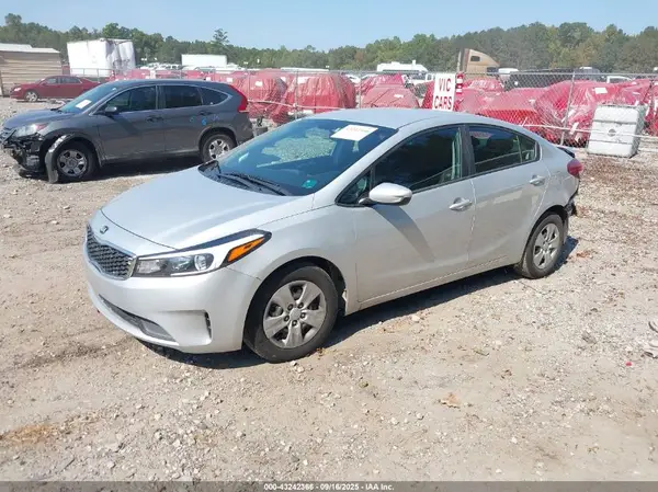 3KPFK4A74HE118711 2017 KIA FORTE - Image 2