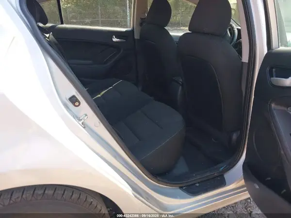3KPFK4A74HE118711 2017 KIA FORTE - Image 8