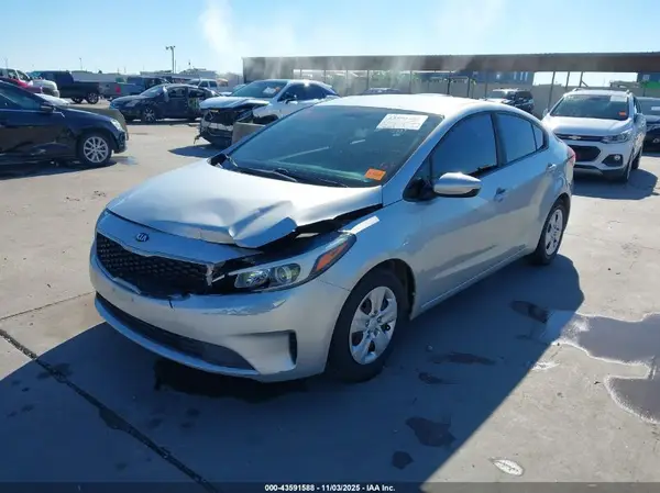 3KPFK4A74HE118725 2017 KIA FORTE - Image 2