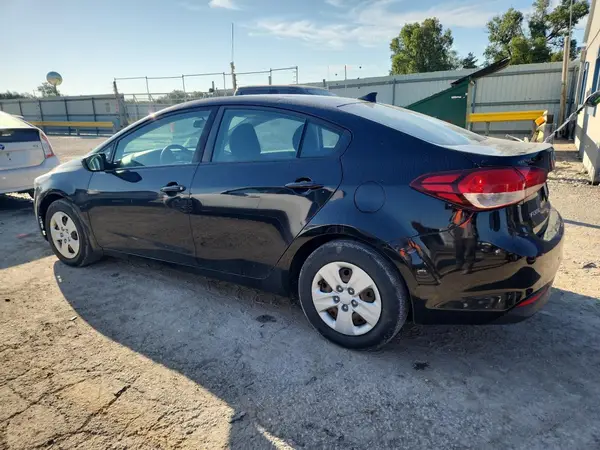 3KPFK4A74HE120765 2017 KIA FORTE - Image 2