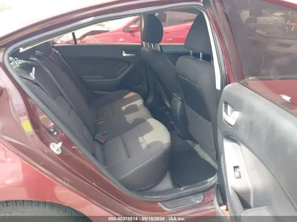 3KPFK4A74HE121575 2017 KIA FORTE - Image 8