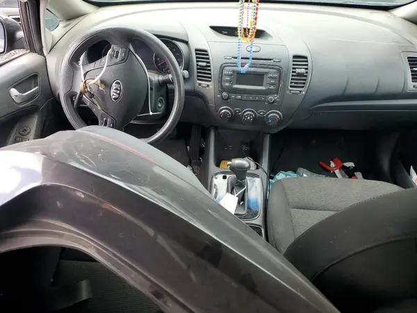 3KPFK4A74HE122743 2017 KIA FORTE - Image 8