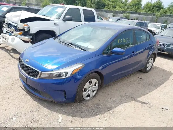 3KPFK4A74HE124749 2017 KIA FORTE - Image 2