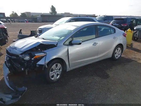 3KPFK4A74HE128722 2017 KIA FORTE - Image 2