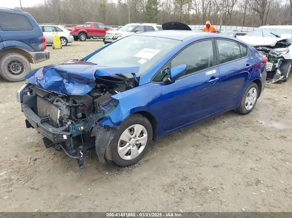 3KPFK4A74HE129045 2017 KIA FORTE - Image 2