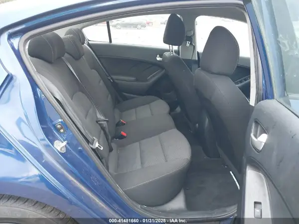 3KPFK4A74HE129045 2017 KIA FORTE - Image 8