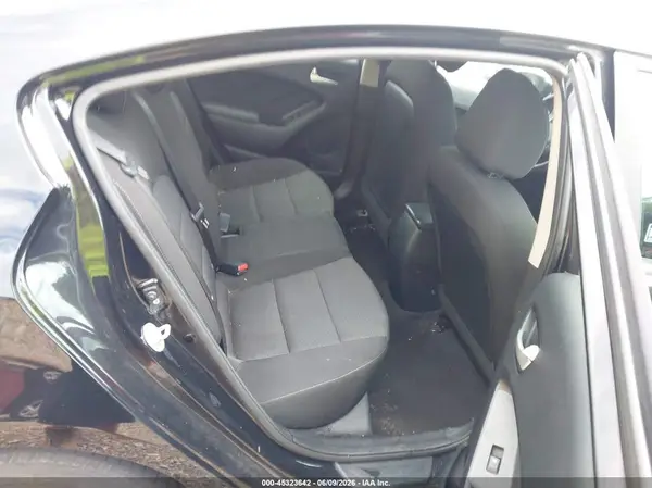 3KPFK4A74HE129255 2017 KIA FORTE - Image 8