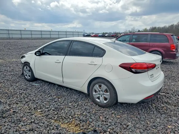 3KPFK4A74HE129658 2017 KIA FORTE - Image 2