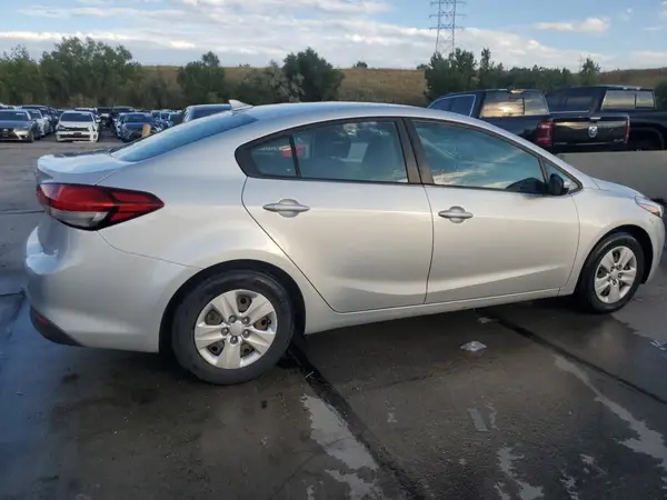 3KPFK4A74HE129840 2017 KIA FORTE - Image 2