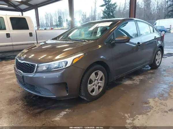 3KPFK4A74HE130910 2017 KIA FORTE - Image 2