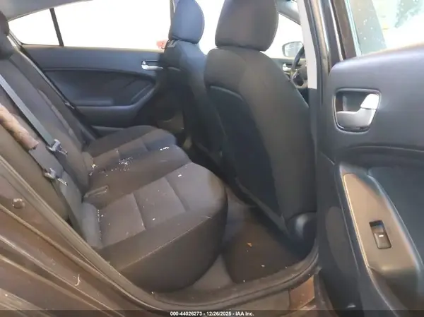 3KPFK4A74HE130910 2017 KIA FORTE - Image 8