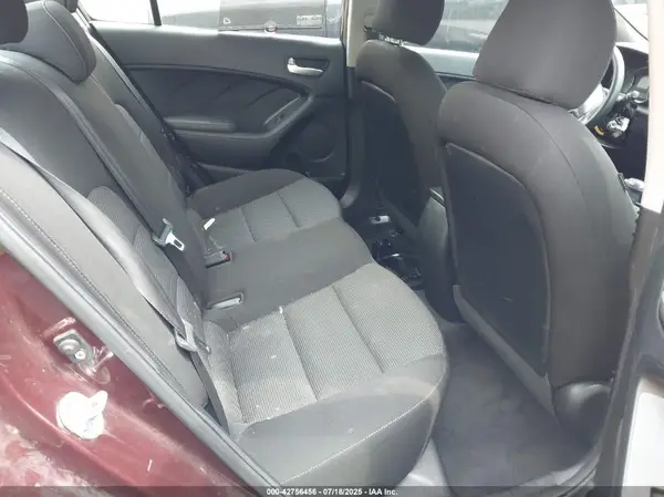 3KPFK4A74HE133502 2017 KIA FORTE - Image 8