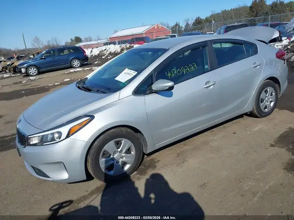 3KPFK4A74HE133564 2017 KIA FORTE - Image 2