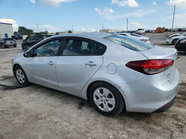 3KPFK4A74HE135122 2017 KIA FORTE - Image 2
