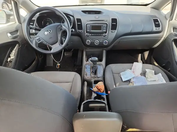 3KPFK4A74HE135122 2017 KIA FORTE - Image 8