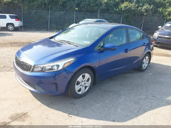 3KPFK4A74HE135282 2017 KIA FORTE - Image 2