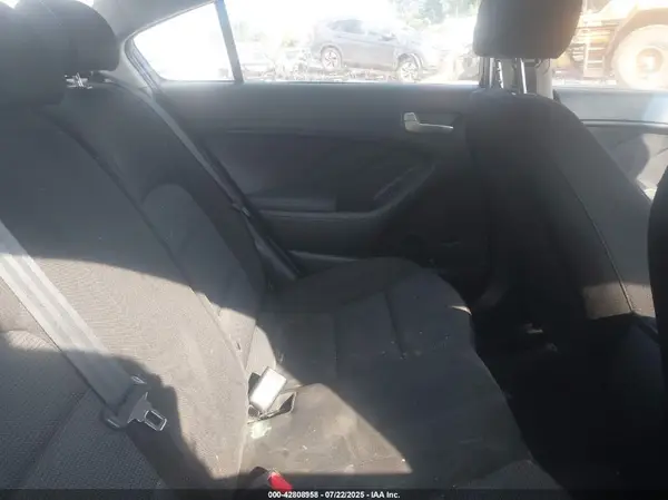 3KPFK4A74HE135282 2017 KIA FORTE - Image 8