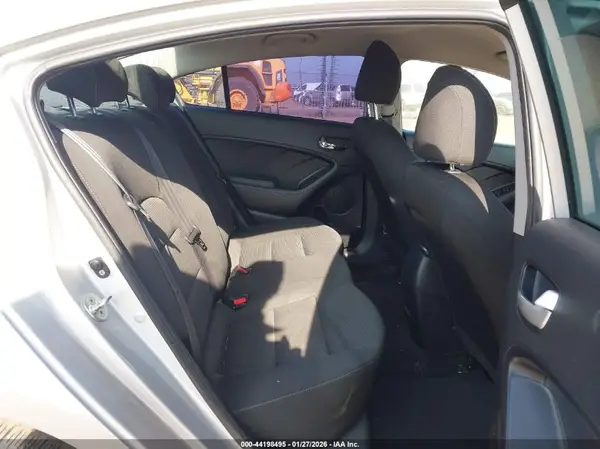 3KPFK4A74HE135699 2017 KIA FORTE - Image 8