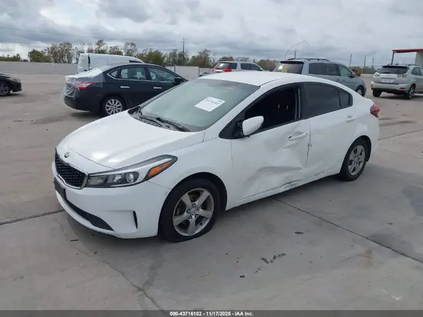 3KPFK4A74HE136318 2017 KIA FORTE - Image 2