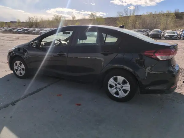 3KPFK4A74HE140241 2017 KIA FORTE - Image 2