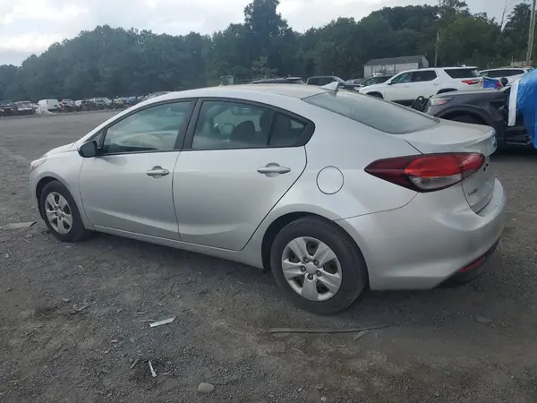 3KPFK4A74HE140353 2017 KIA FORTE - Image 2