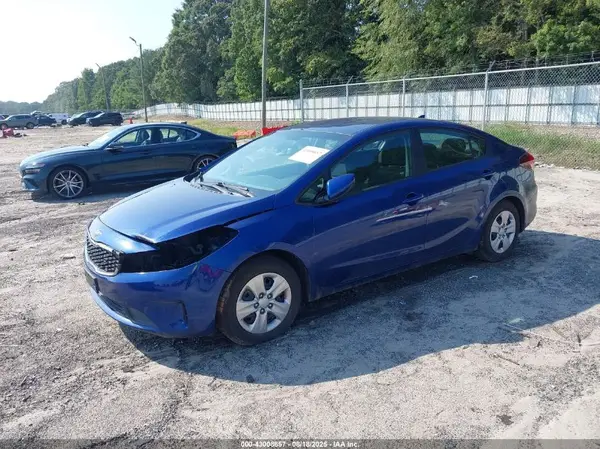 3KPFK4A74HE141311 2017 KIA FORTE - Image 2