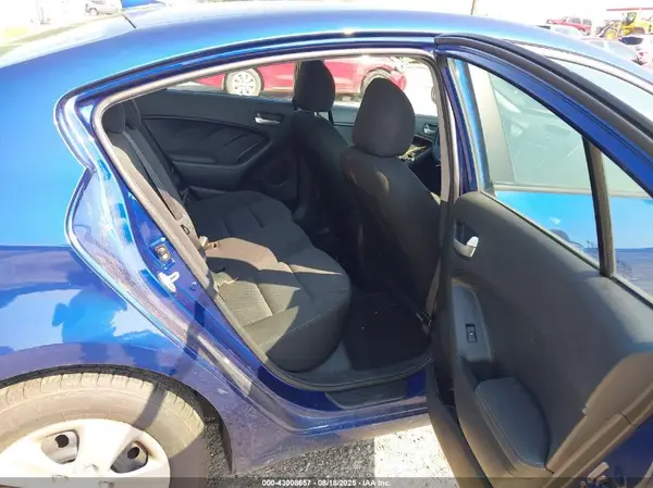 3KPFK4A74HE141311 2017 KIA FORTE - Image 8