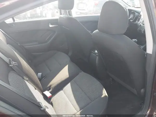 3KPFK4A74HE141924 2017 KIA FORTE - Image 8