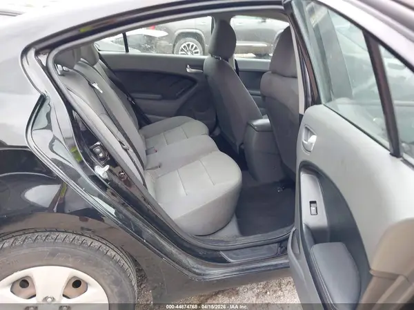 3KPFK4A74HE145388 2017 KIA FORTE - Image 8