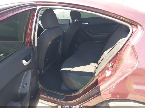 3KPFK4A74HE146329 2017 KIA FORTE - Image 8