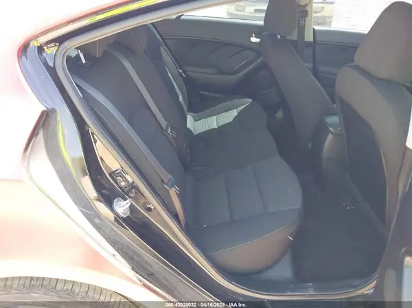 3KPFK4A74HE148145 2017 KIA FORTE - Image 8