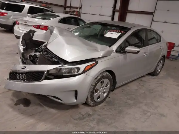 3KPFK4A74HE148582 2017 KIA FORTE - Image 2