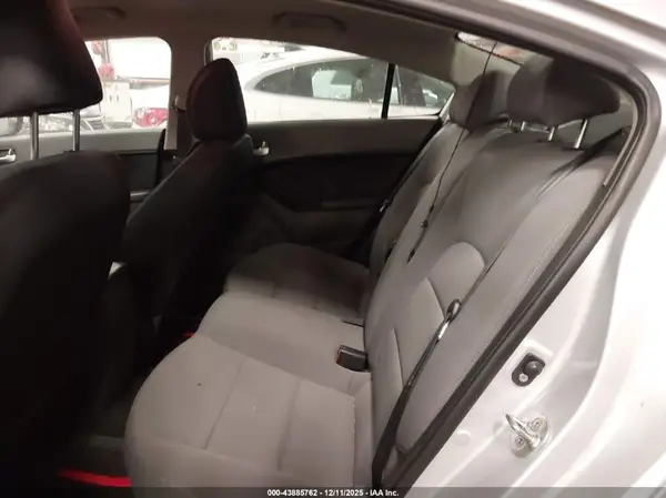 3KPFK4A74HE148582 2017 KIA FORTE - Image 8