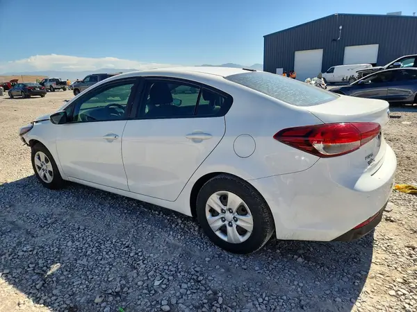 3KPFK4A74HE150784 2017 KIA FORTE - Image 2
