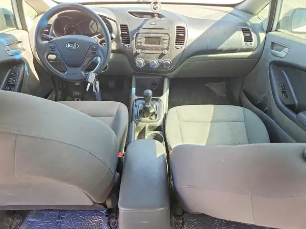 3KPFK4A74HE150784 2017 KIA FORTE - Image 8