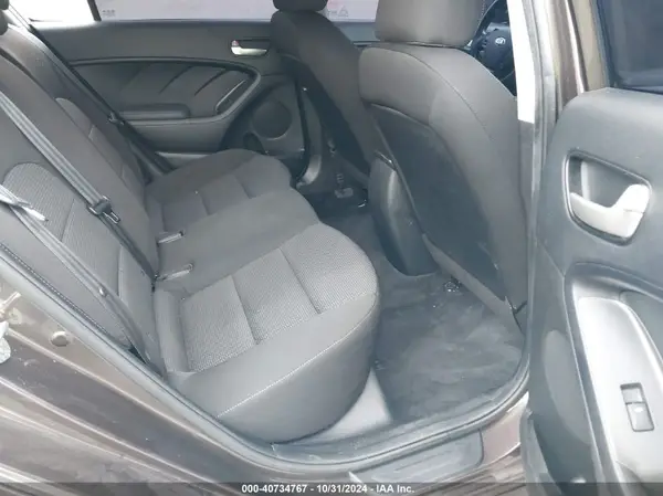 3KPFK4A74HE151255 2017 KIA FORTE - Image 8