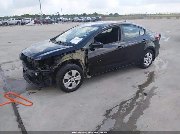 3KPFK4A74HE151790 2017 KIA FORTE - Image 2